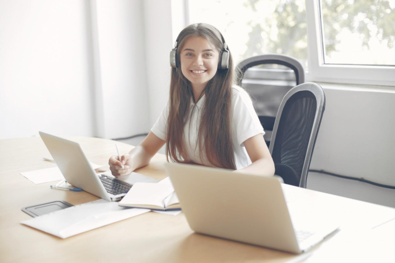Interactive learning session showing students engaged in economic indicator discussion